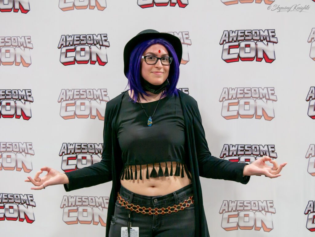 Raven Cosplayer at AwesomeCon 2022